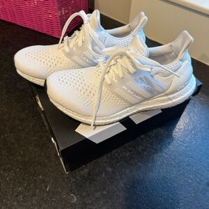 Women’s Adidas Ultraboost White, Size 5.5
